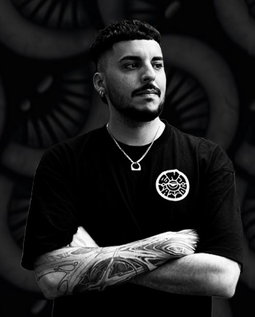 BNJ, tatuador en su estudio de Valencia