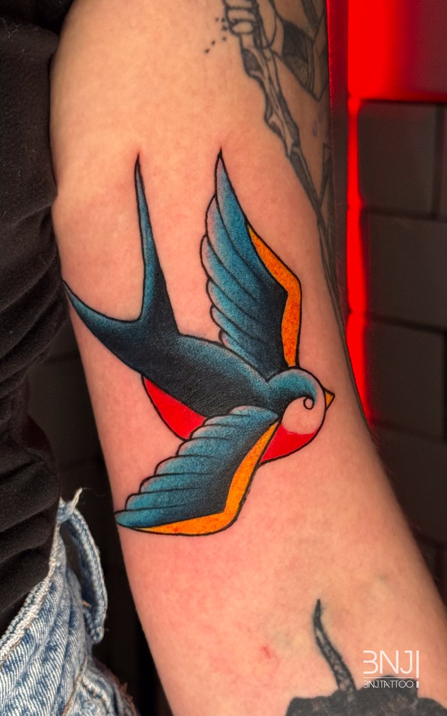 Golondrina, tatuaje tradicional a color