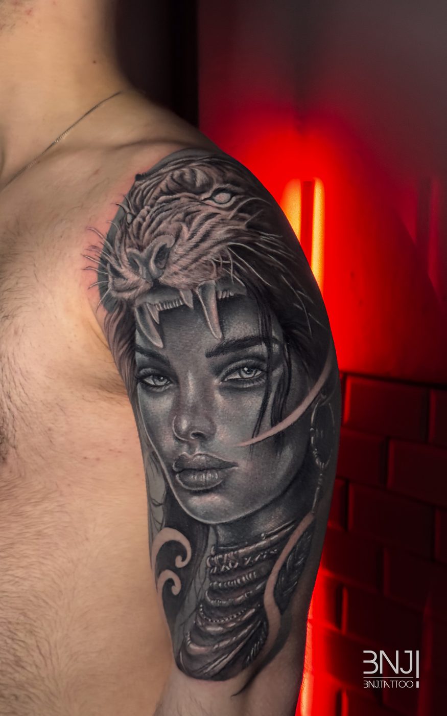 Rostro femenino, realismo en blanco y negro